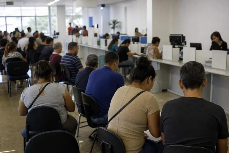 Classe C quer serviços públicos eficientes e menos burocracia, afirma pesquisador