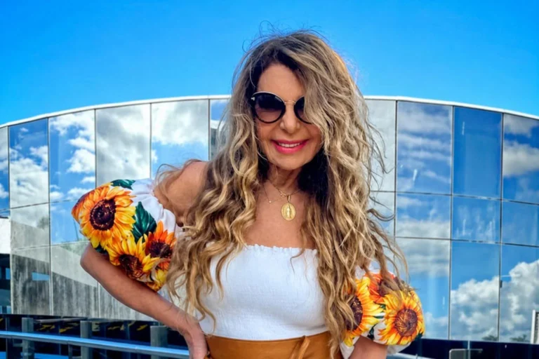 Elba Ramalho relembra depressão e afirma que a fé mudou sua relação com a vida