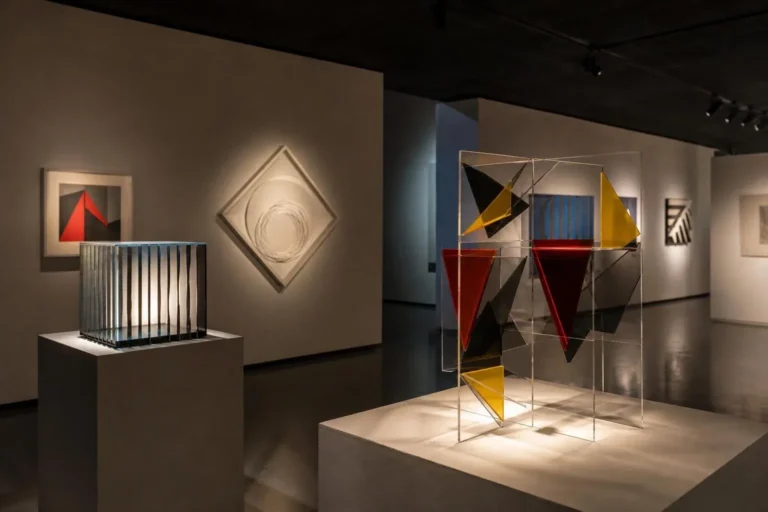 Exposição gratuita em Recife reúne cerca de 50 obras de Sérvulo Esmeraldo