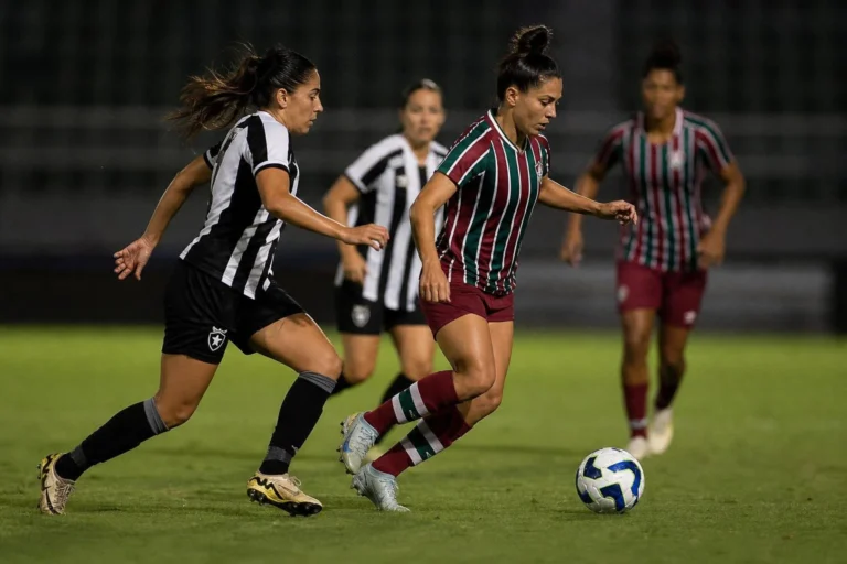 Fluminense vence Botafogo e mantém briga por vaga nas quartas do Brasileirão Feminino