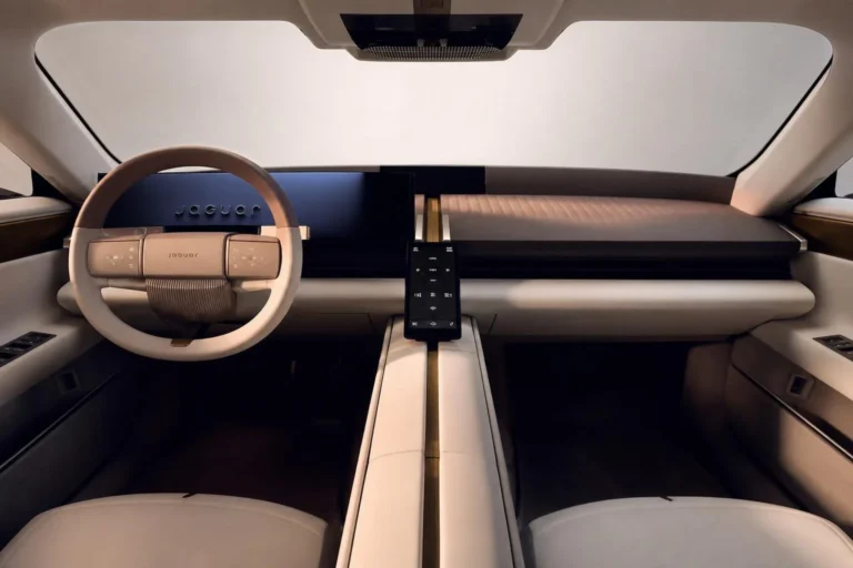 Jaguar apresenta interior minimalista do elétrico Type 01