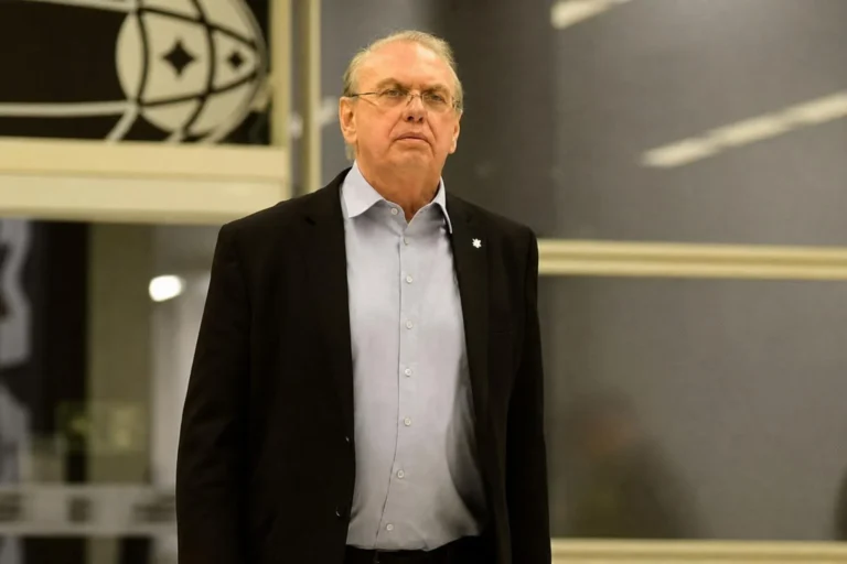 Patrocínio de site adulto gera pressão sobre presidente do Corinthians, diz coluna