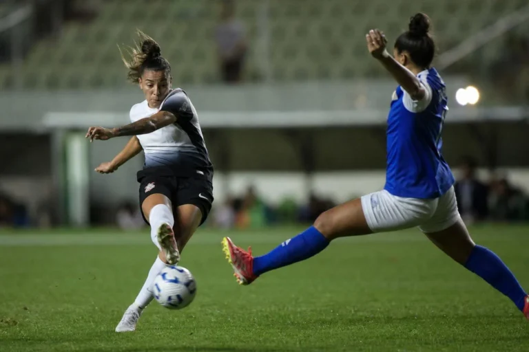 Corinthians vence Cruzeiro por 1 a 0 e joga pelo empate para avançar às semifinais