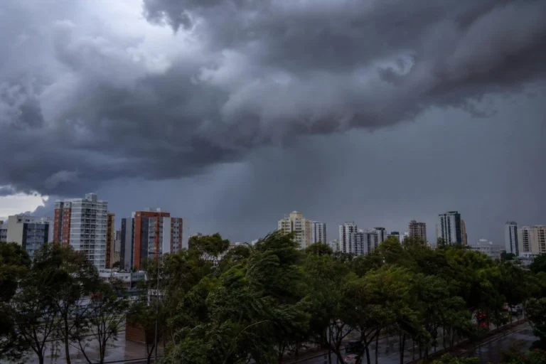 Defesa Civil alerta para chuvas intensas e ventos de até 60 km/h no Distrito Federal