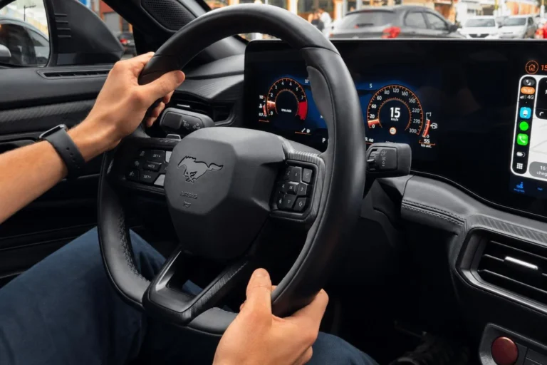 Mustang Dark Horse mostra como um carro de 507 cv se comporta no trânsito de São Paulo