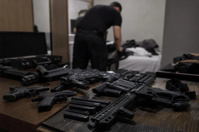 PF cumpre mandados contra suspeitos de fraudar registros de armas para CACs