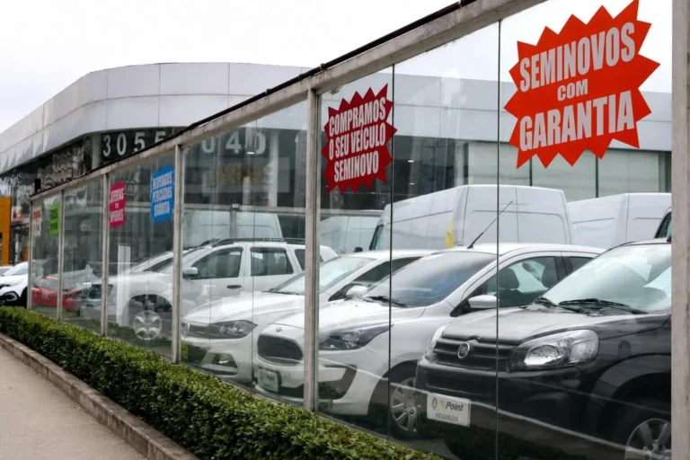 Preços de carros usados recuam e consultor aponta momento favorável para compra no Brasil