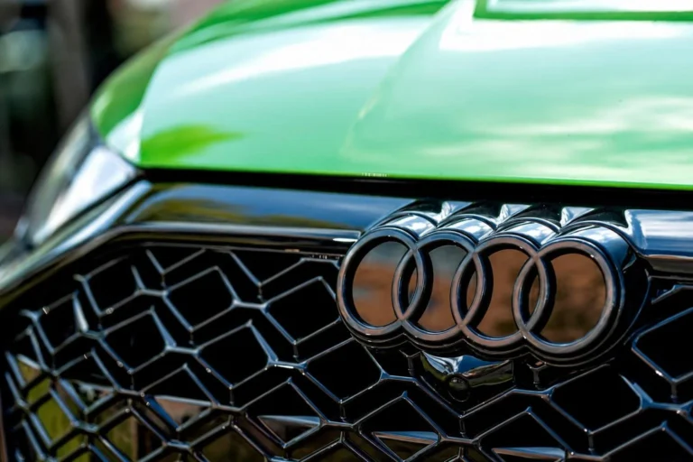Volkswagen e Audi convocam recall global de 2,86 milhões de veículos por risco na direção