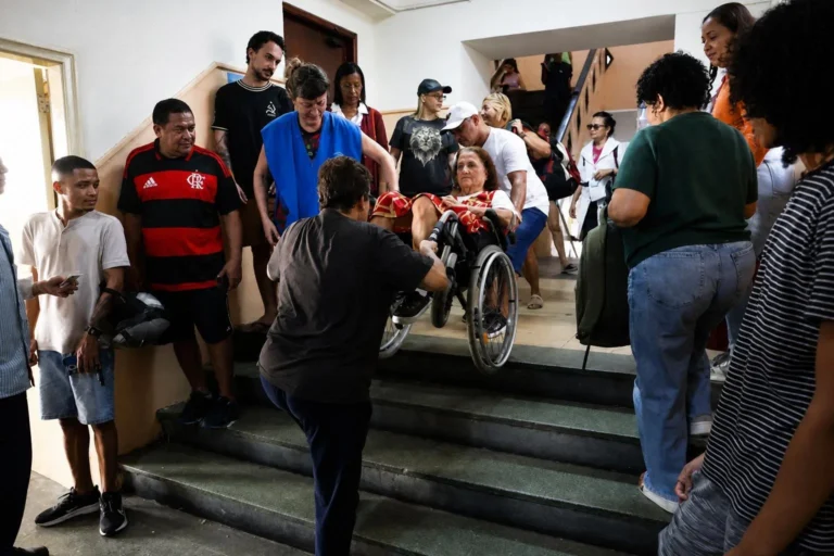Abstenção entre eleitores com mais de 70 anos cai para 49,1% no primeiro turno