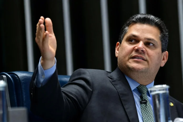 Alcolumbre adia votação da PEC da Segurança após impasse sobre maioridade penal