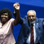 Alcolumbre homenageia Paulo Paim durante promulgação do fim da escala 6x1