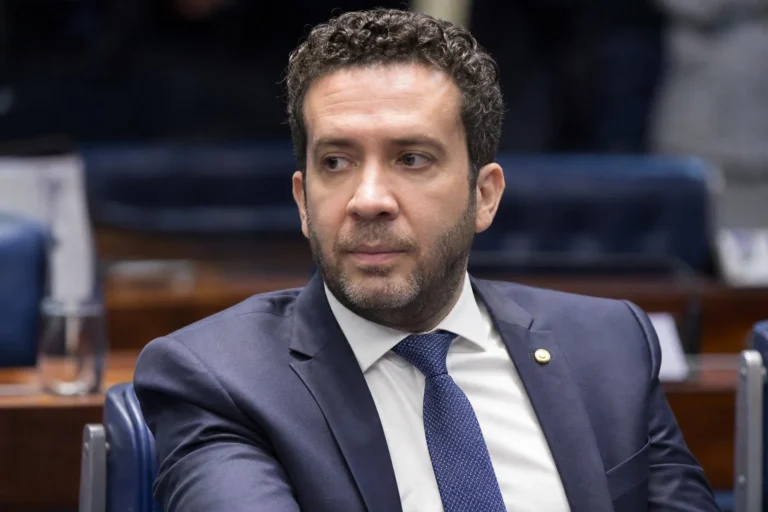 André Janones permanece na UTI após episódio de arritmia cardíaca