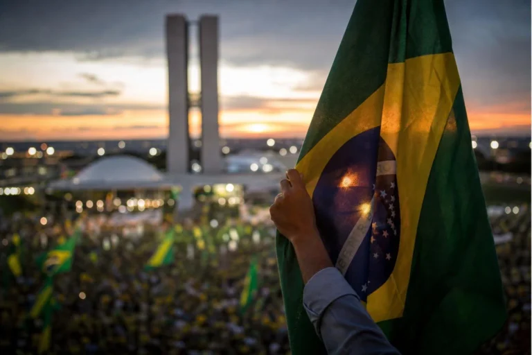 Após reeleição, Lula promete governar para 215 milhões e enfrentar novos desafios