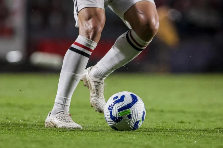 Artur encerra jejum de 13 jogos, e São Paulo sobe para a 8ª posição no Brasileiro