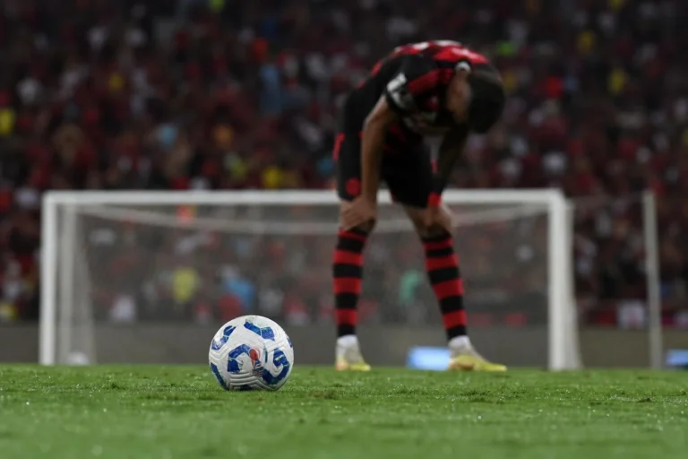 Bruno Henrique lamenta pênaltis desperdiçados pelo Flamengo na eliminação para o Estudiant…