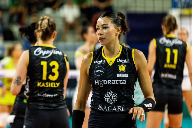 Ex-jogadora do Praia Clube, Carolana revela diagnóstico de câncer do colo do útero