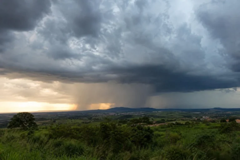Feriado tem previsão de chuva isolada no Triângulo Mineiro e alertas de tempestades