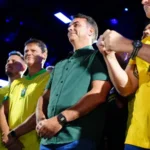 Flávio Bolsonaro participa de atos em Guarulhos e Fortaleza, enquanto Lula faz campanha em…