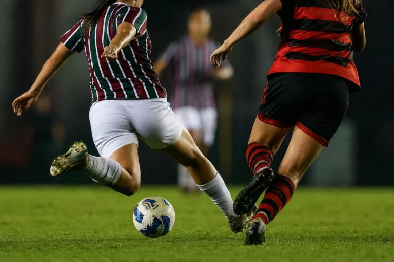 Fluminense vence Flamengo por 2 a 1 e fica perto da semifinal da Copa do Brasil Feminina
