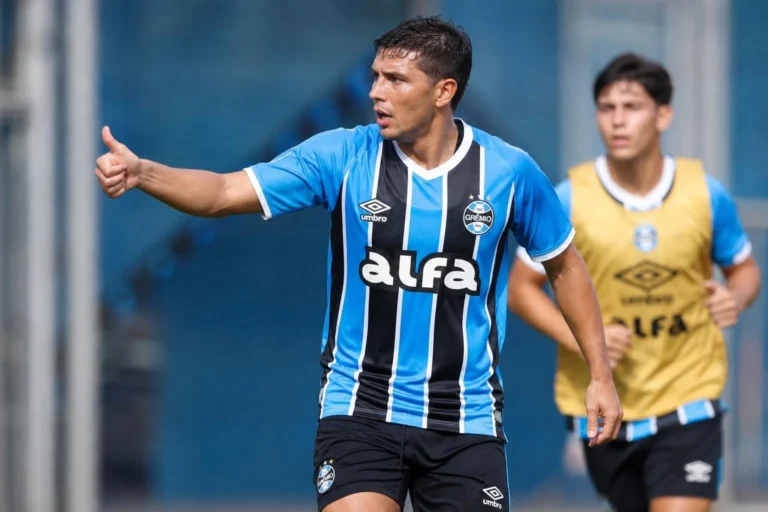 Grêmio vence jogo-treino e ajusta equipe para enfrentar o Cruzeiro