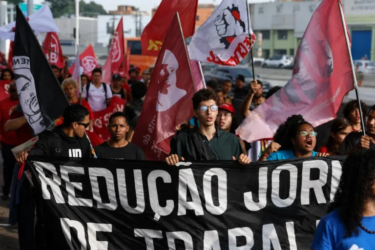Imprensa internacional classifica aprovação do fim da 6x1 como vitória de Lula