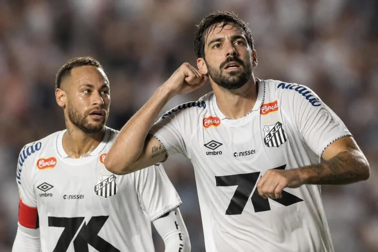 Luan Peres celebra gol nos acréscimos e comenta expulsão de Neymar em empate do Santos