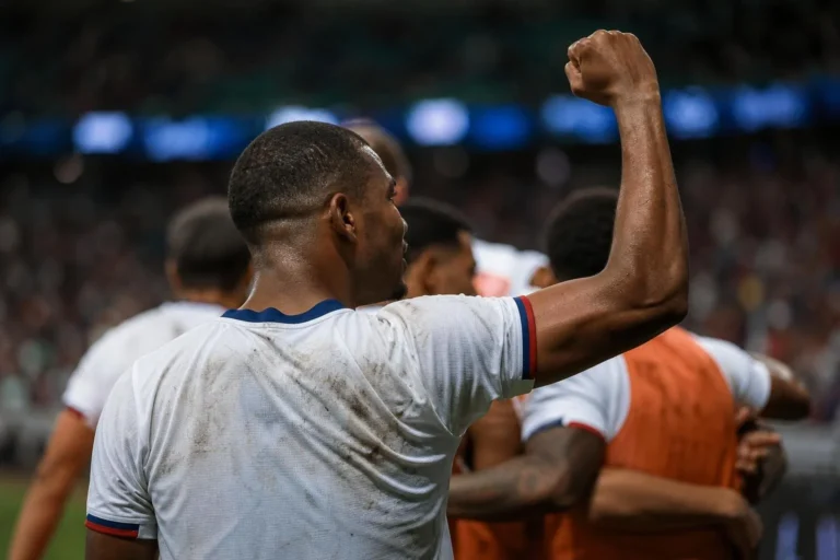 Marcos Victor marca na vitória do Bahia sobre o São Paulo e pede desculpas por foto com Ne…