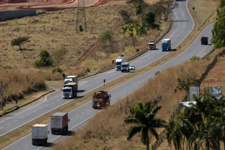 Movimento Afaste-se orienta motoristas nas BRs 364 e 365, entre Uberlândia e Jataí