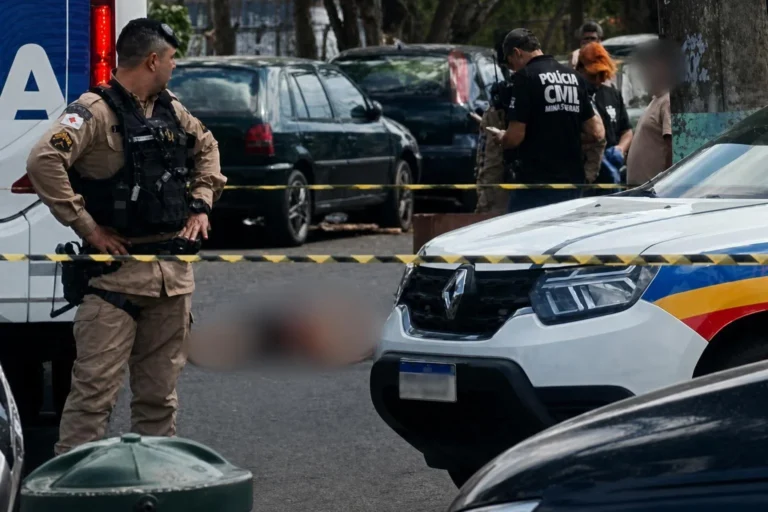 Mulher de 48 anos morre atropelada por ônibus durante conversão em Uberaba