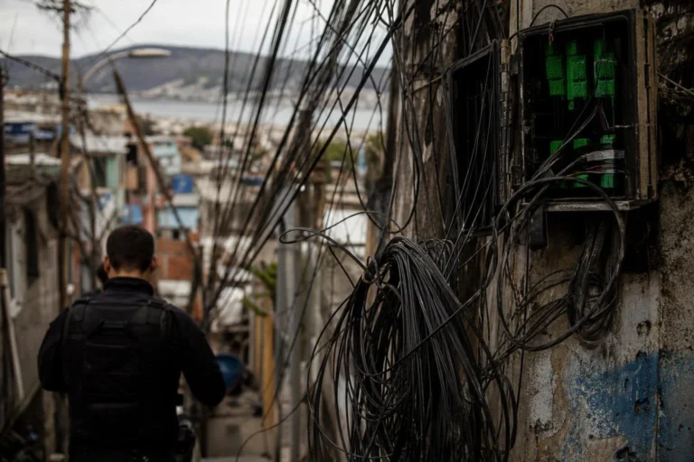 PF prende 19 em operação contra monopólio de internet ligado ao Comando Vermelho no Rio