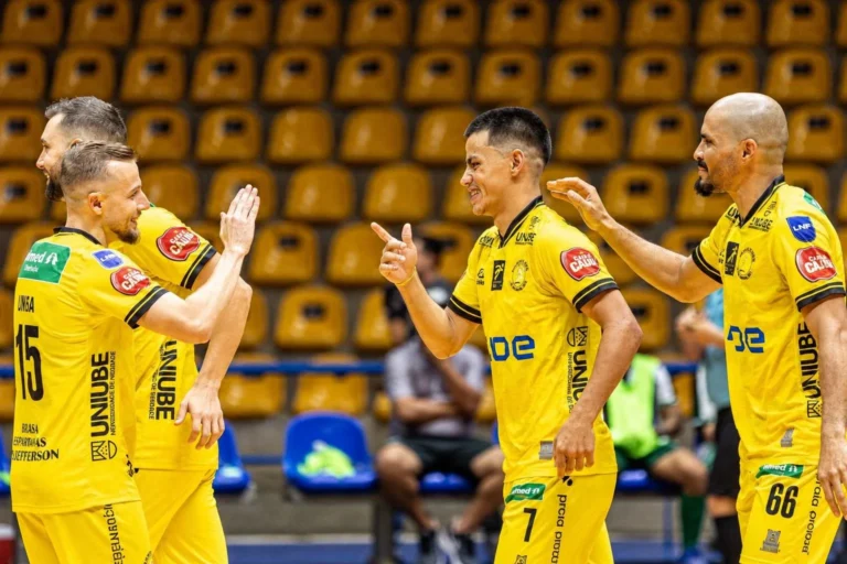 Praia Clube decide vaga na semifinal da LNF com entrada gratuita em Uberlândia