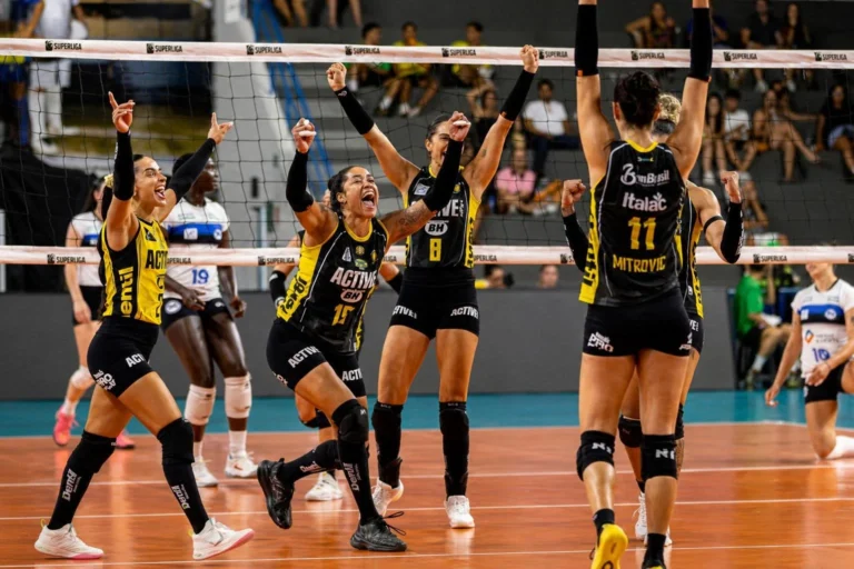 Praia Clube vence Pinheiros por 3 sets a 0 na estreia da Superliga em Uberlândia