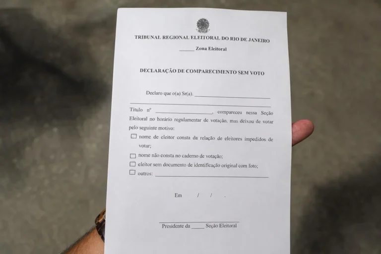Prorrogação da votação provoca confusão e frustração entre eleitores