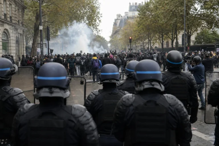 Protestos na França reúnem manifestantes sob vigilância de 70 mil policiais