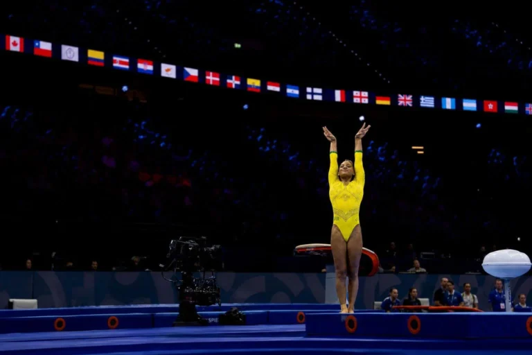 Rebeca Andrade lidera classificatória do salto e Brasil avança a cinco finais no Mundial d…