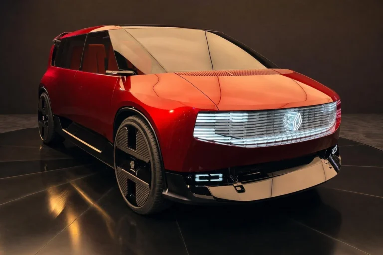 Renault apresenta minivan elétrica de seis lugares com tela curva de 1,13 metro em Paris
