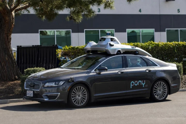 Uber e Pony.ai planejam iniciar testes de robotáxis em Londres