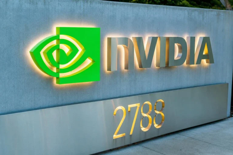 Volvo amplia parceria com Nvidia para desenvolver condução assistida urbana até 2029
